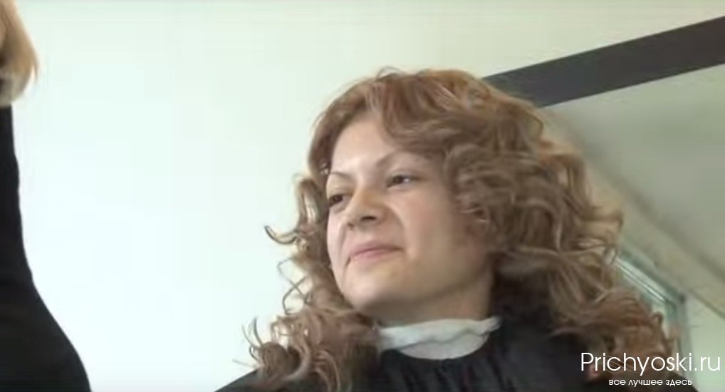 Причёска с локонами от лица видео